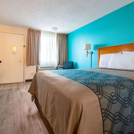 Econo Lodge Kent Buitenkant foto
