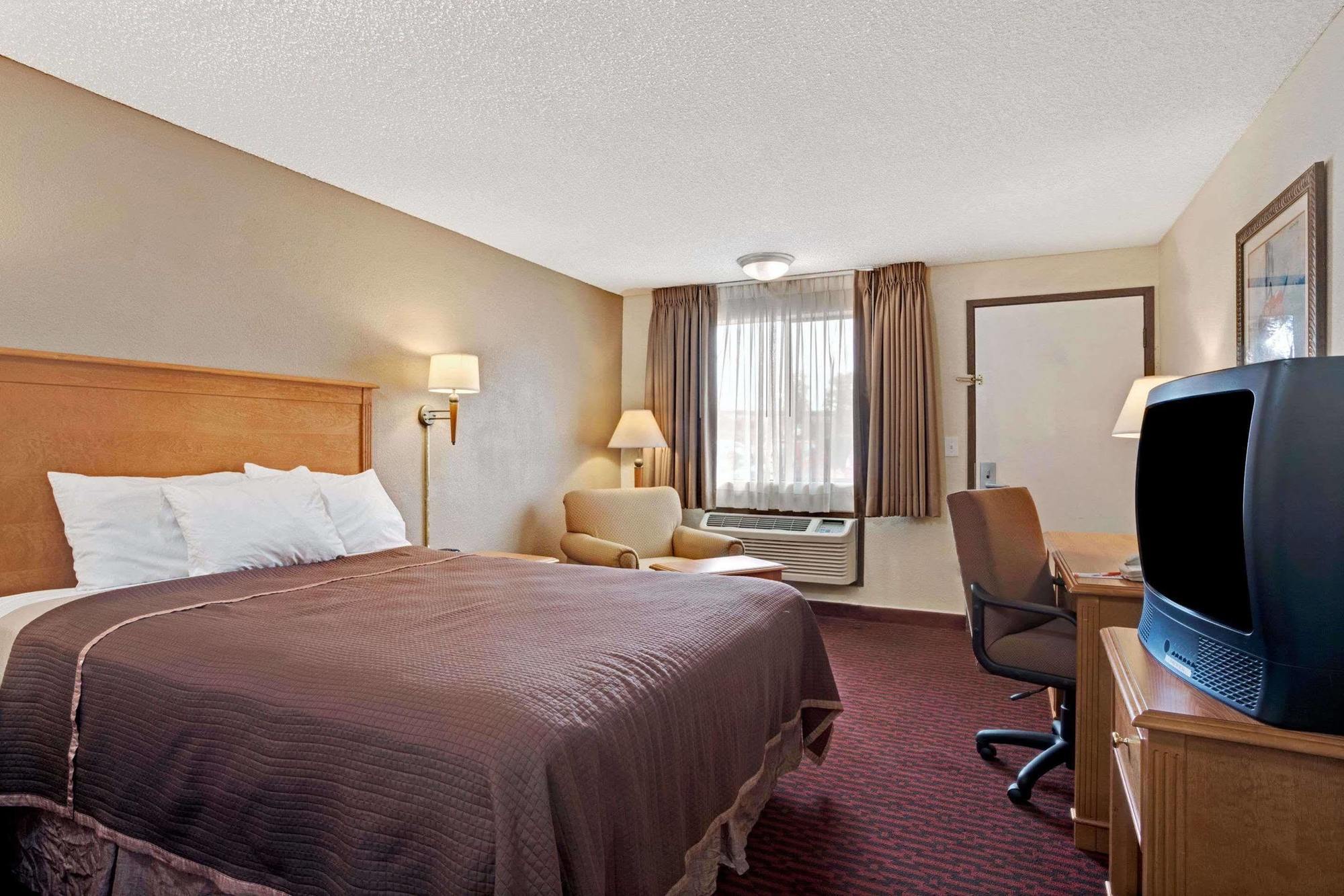 Econo Lodge Kent Buitenkant foto