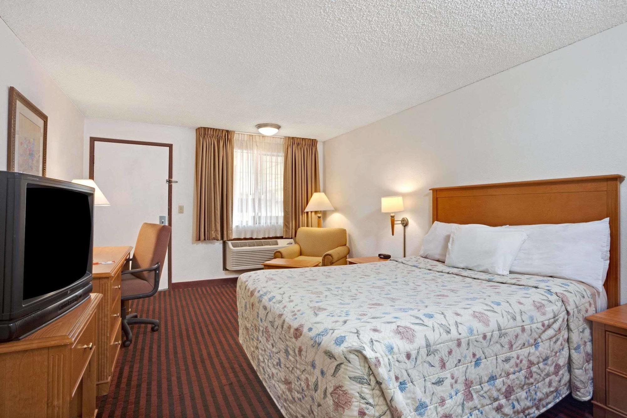 Econo Lodge Kent Buitenkant foto
