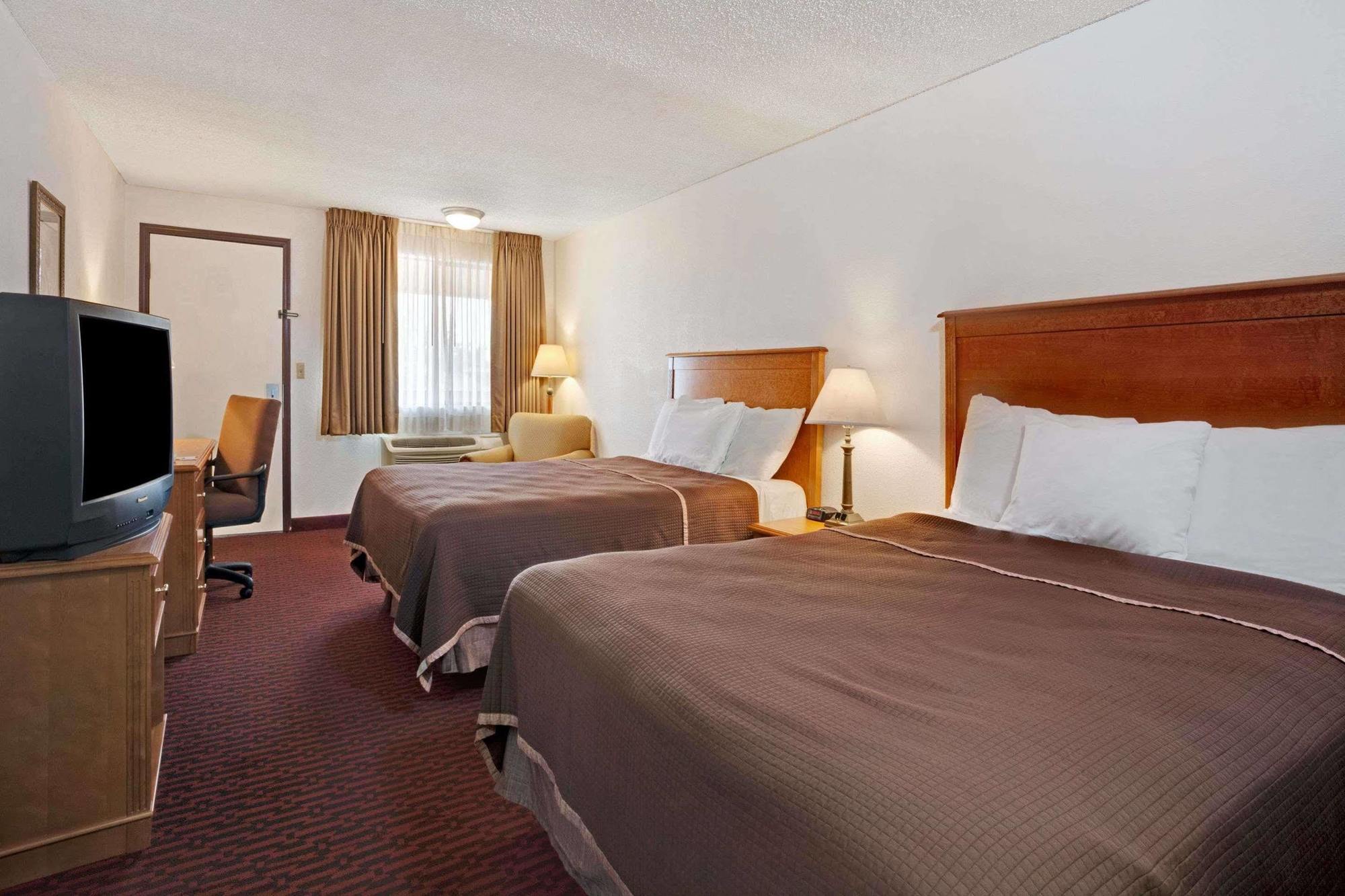 Econo Lodge Kent Buitenkant foto