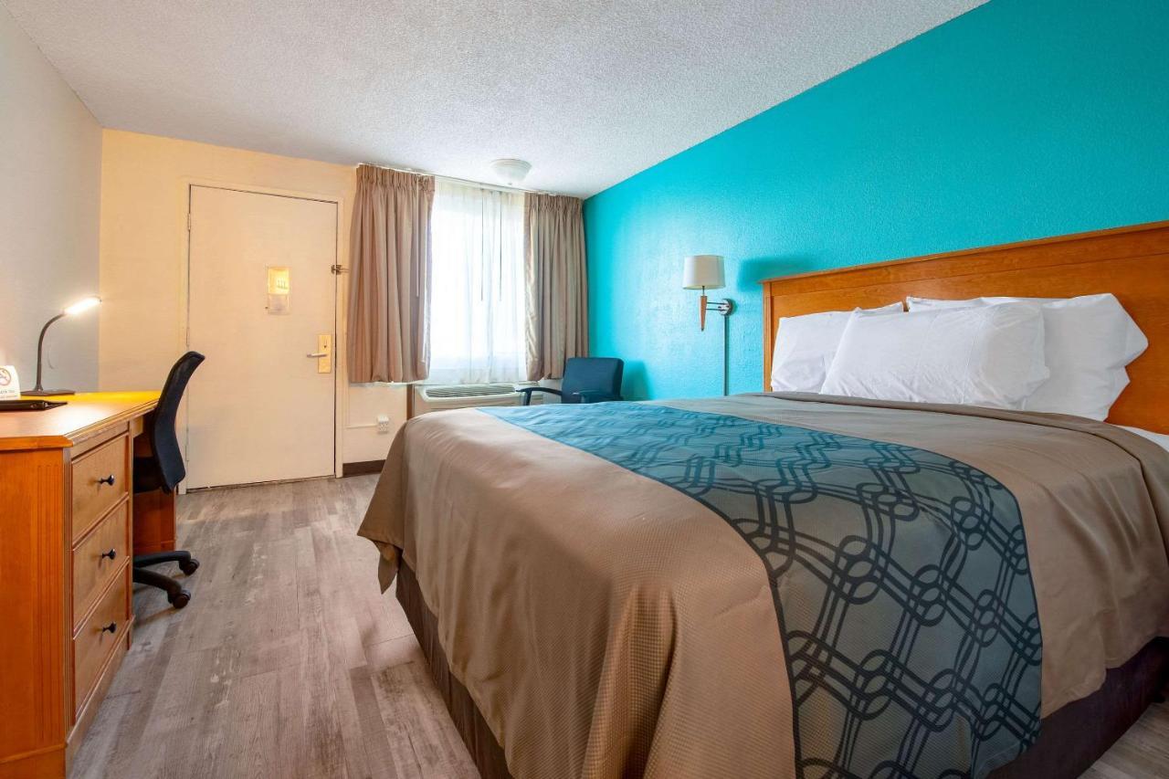 Econo Lodge Kent Buitenkant foto