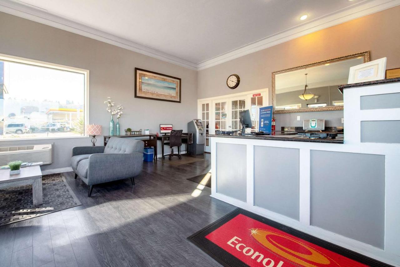 Econo Lodge Kent Buitenkant foto