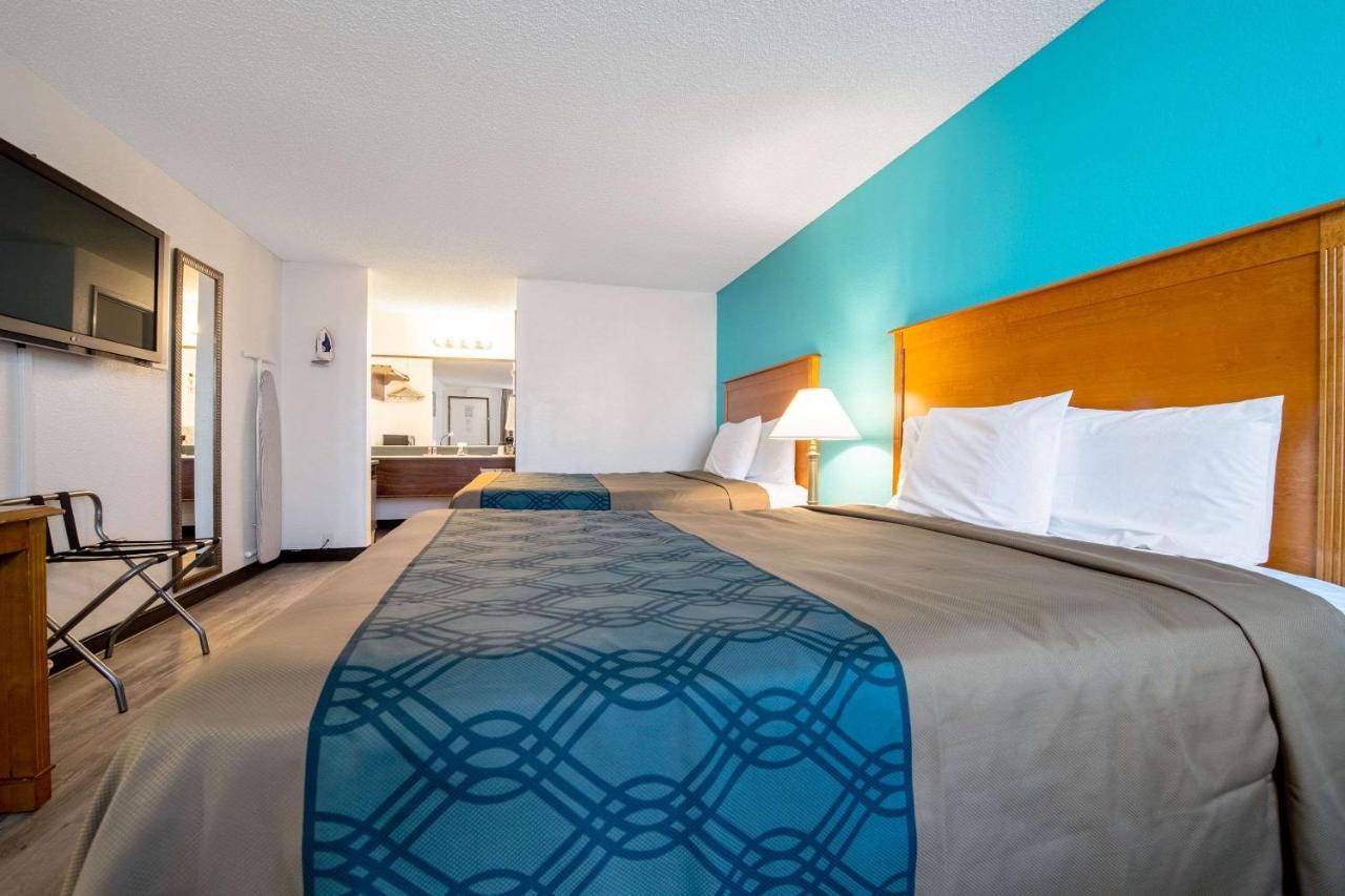 Econo Lodge Kent Buitenkant foto