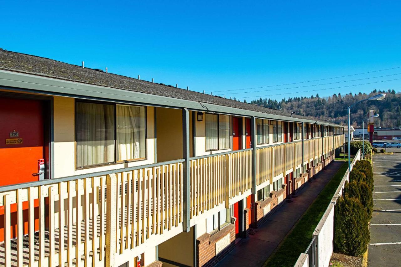 Econo Lodge Kent Buitenkant foto