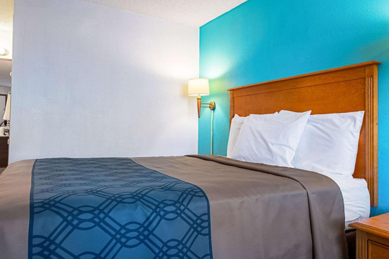 Econo Lodge Kent Buitenkant foto