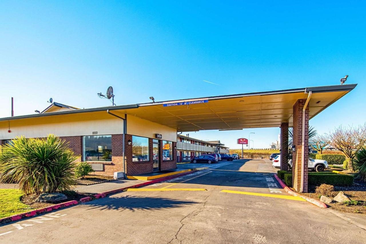 Econo Lodge Kent Buitenkant foto